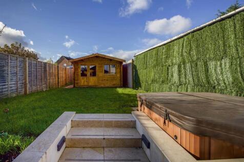 231 Whitton Dene gdn .jpg