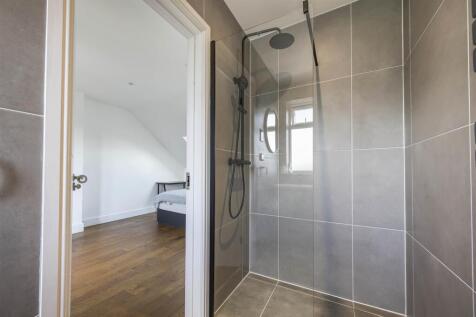 231 Whitton Dene top shower.jpg