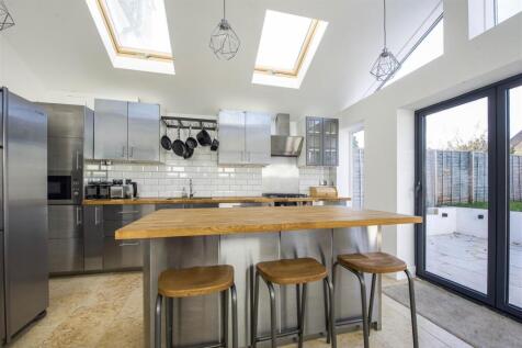 231 Whitton Dene kit 2.jpg