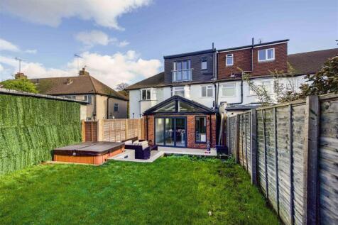231 Whitton Dene rear.jpg