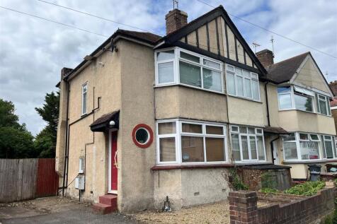 32 Saxon Avenue new 2.jpg