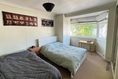 32 Saxon Road bed 1.jpg