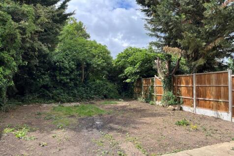 32 Saxon Avenue rear garden.jpg