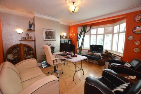 31 Derwent Road front room.JPG