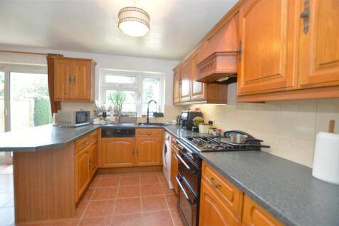 31 Argyle Avenue kitchen2.JPG