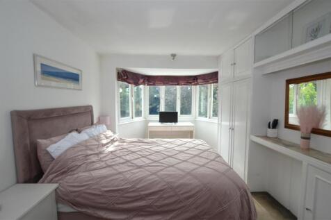 13 Cypress Avenue Bed 1.JPG