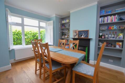 75 Whitton Dene front room.JPG