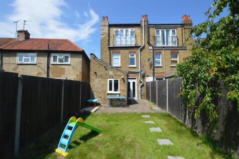 75 Whitton Dene rear sunny.JPG