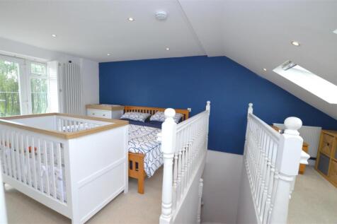 75 Whitton Dene master bedroom.JPG