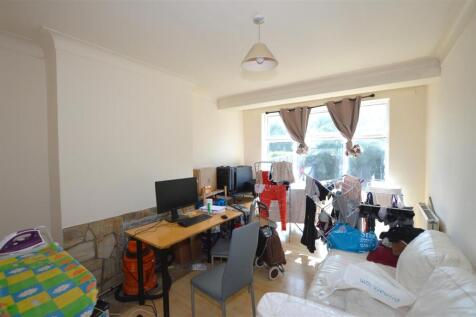 50 Pauline Crescent rear reception.JPG