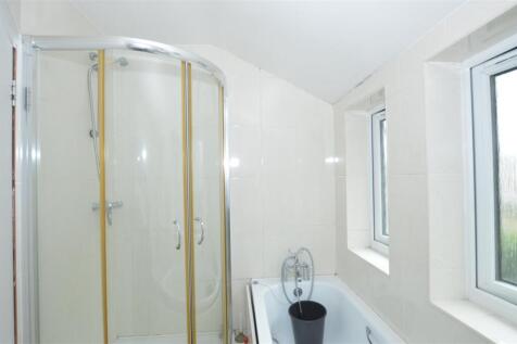 36 Derwent Road Shower room.JPG