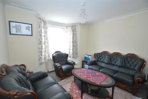 90 Cromwell Road lounge.JPG
