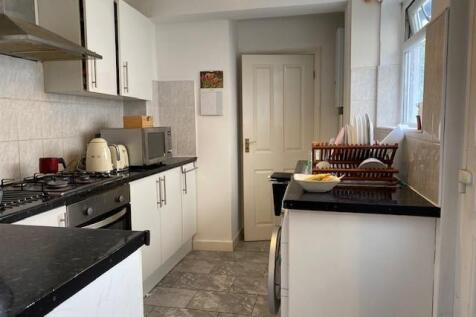 90 Cromwell Road kitchen2 new.jpg