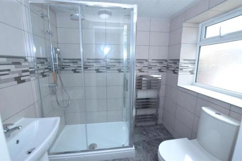 90 Cromwell Road bathroom.JPG