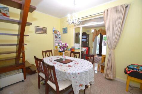 18 Lyndhurst Avenue dining room.JPG