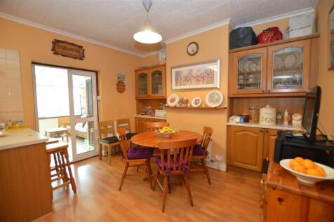 35 Livingstone Road dining room2.JPG