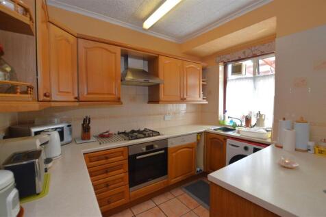 35 Livingstone Road kitchen.JPG