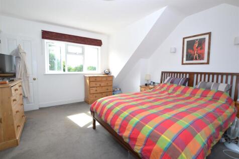62 Ryecroft Avenue bed 1a.JPG