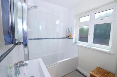 62 Ryecroft Avenue bathroom.JPG