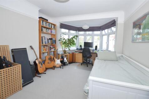 62 Ryecroft Avenue bed 3.JPG