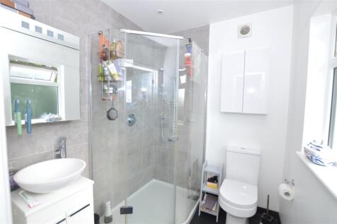 62 Ryecroft Avenue Shower.JPG