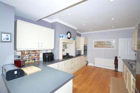 62 Ryecroft Avenue kit.JPG