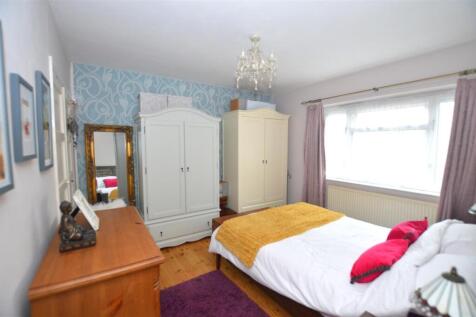 37 Collingwood Close bed1 July 25.JPG