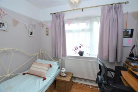 37 Collingwood Close bed2.JPG