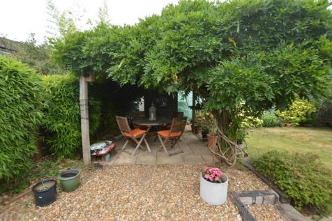 37 Collingwood Close gdn july 25 e.JPG