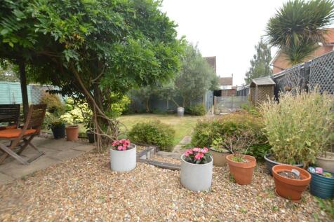 37 Collingwood Close gdn july 25 c.JPG