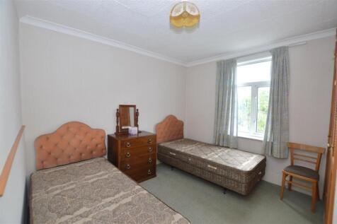 15 Maswell Park Crescent bed 3.JPG