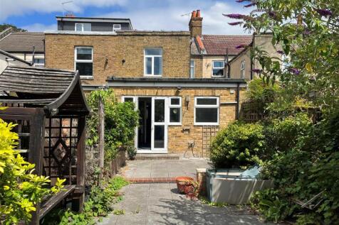 15 Maswell Park Crescent rear 2.jpg