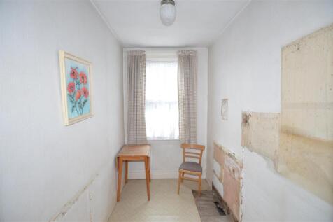 15 Maswell Park Cres bed 4.JPG