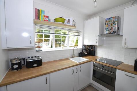 48 Bramley Close kit b.JPG