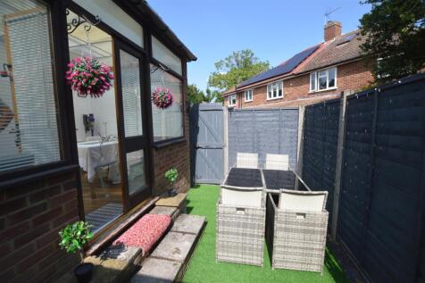 48 Bramley Close gdn.JPG