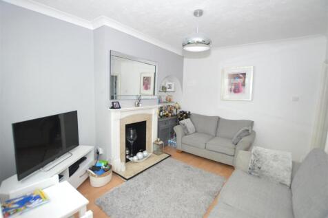48 Bramley Close lounge 2.JPG