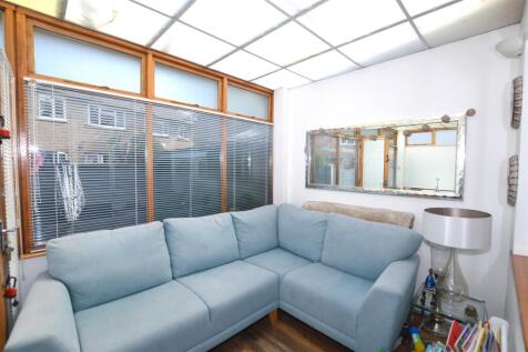 48 Bramley Close conservatory .JPG