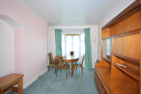 102 Wills Crescent dining new.JPG