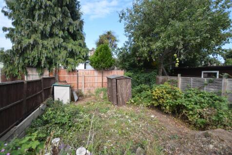 102 Wills Crescent garden to rear new.JPG