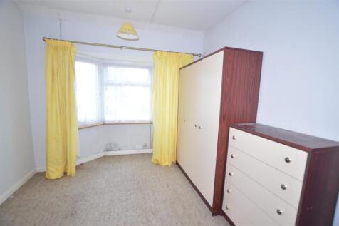102 Wills Crescent bed 2 new.JPG
