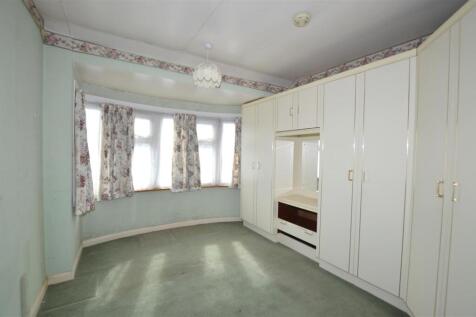 102 Wills Crescent bed 1 new.JPG
