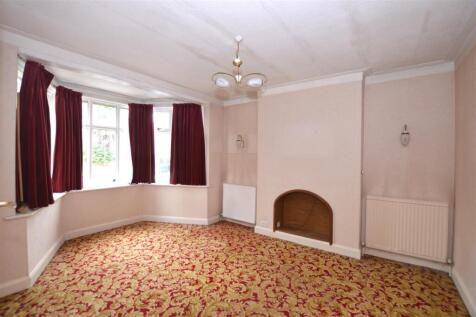 12 Bryanston Ave lounge 2.JPG