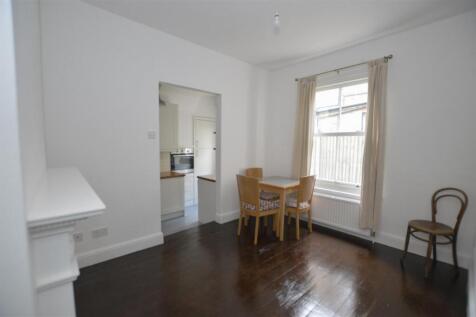32aArgyle Ave lounge2.jpg