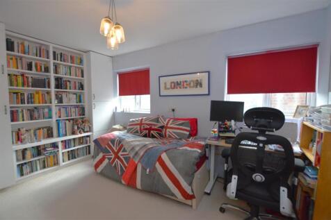 13 Carlton House bed2.JPG