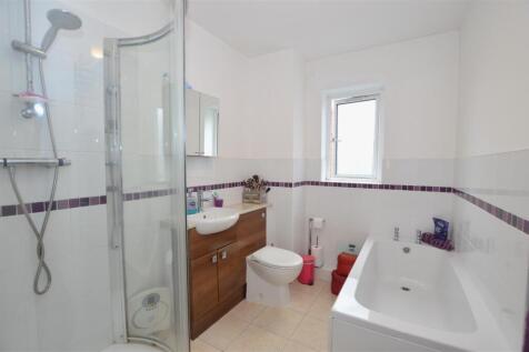 13 Carlton House bathroom.JPG