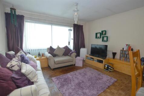 13 Carlton House living room3.JPG