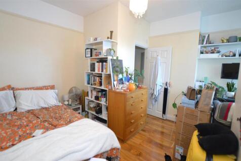 50A Hih Street bedroom.JPG