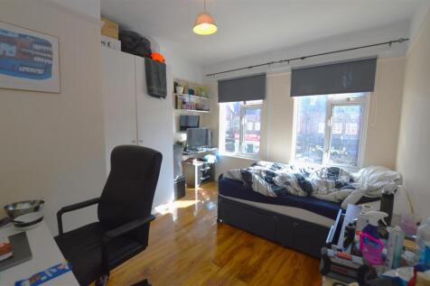 50A High Street Bedroom1.JPG
