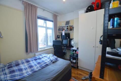 50A High Street bedroom2.JPG