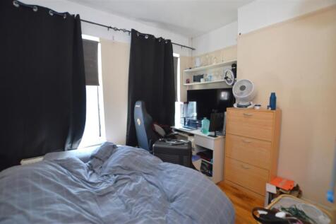 50A High Street Bedroom4.JPG